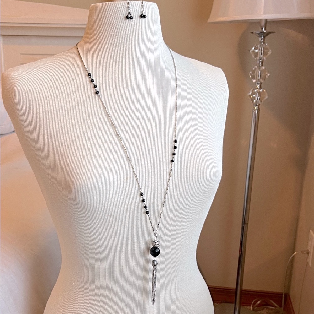 Silver and Black Drop V Necklace Set
